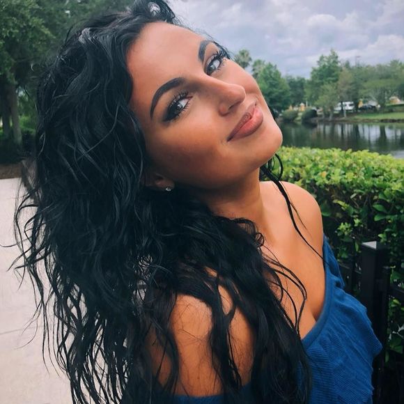 Meet your Posher, Olyvia - Picture 1 of 1